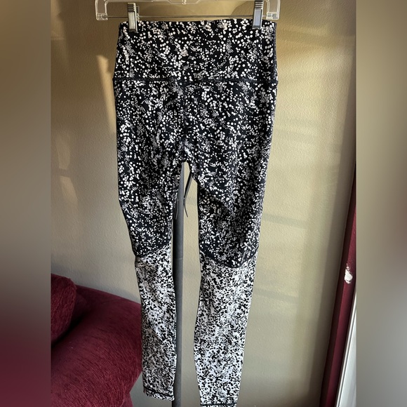 Lululemon leggings size 6 - Picture 4 of 5